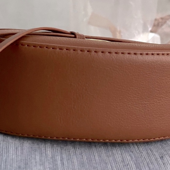 JJ WINTERS-like new! Brown Crossbody Bag with Flap Closure and adjustable strap! - Picture 2 of 16